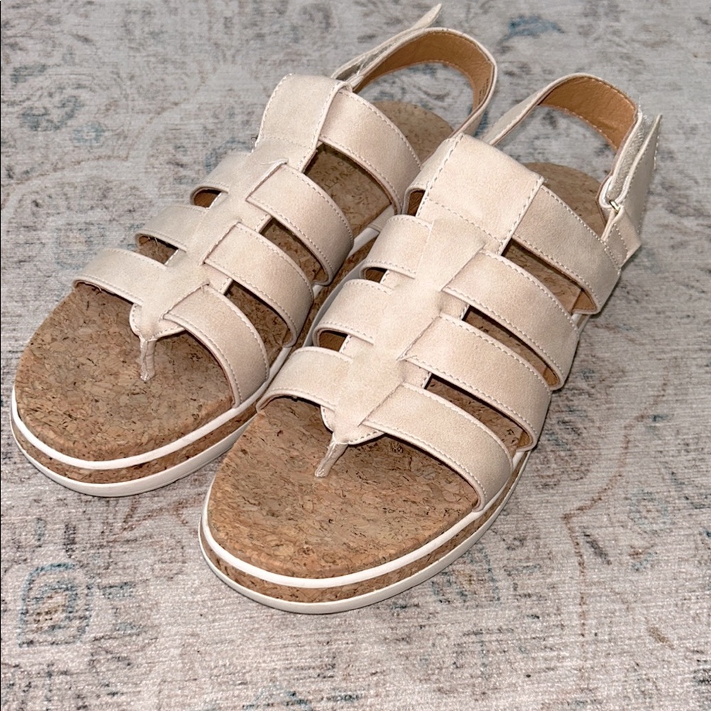 Adrienne Vittadini Cream Sandals Size10 Velcro closureGold hardware cork insole
